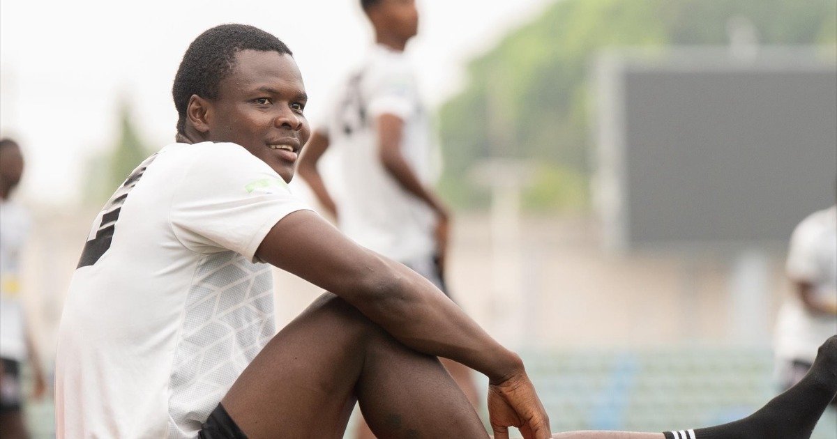 Larry Siemon starts as Edward Bello Yillah named to the squad